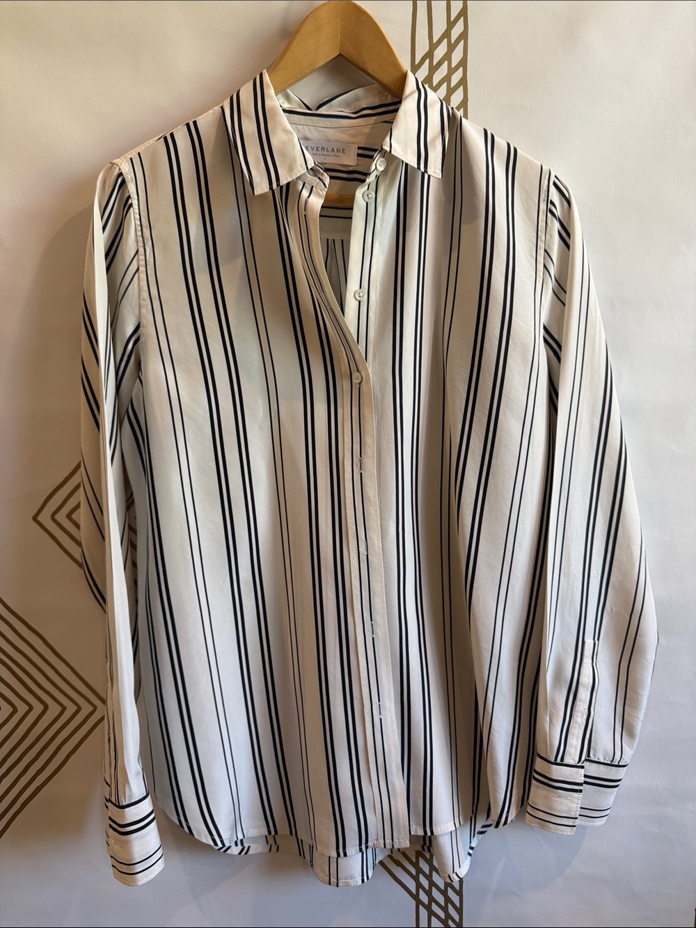 Everlane White Shirt with Black Vertical Stripes - Casual Button-Down